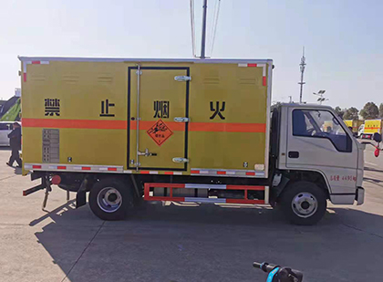 永善爆破器材运输车工人安全操作规范与智能技术保障
